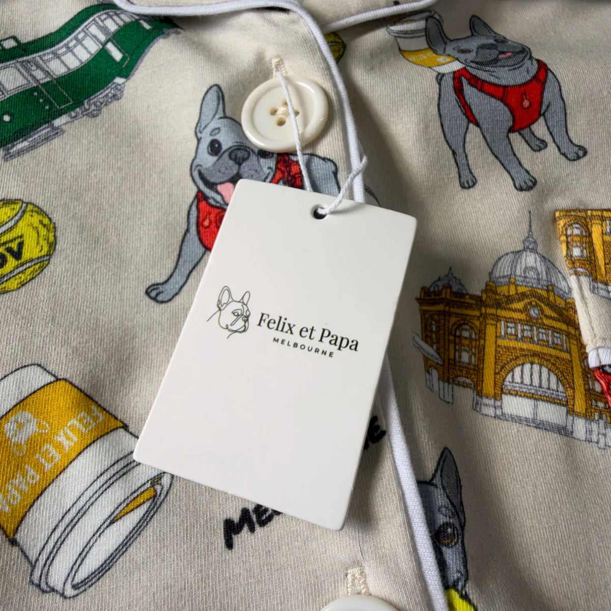 ウィメンズ Melbourne Days Pyjamas クリーム　ハングタグのディテール
